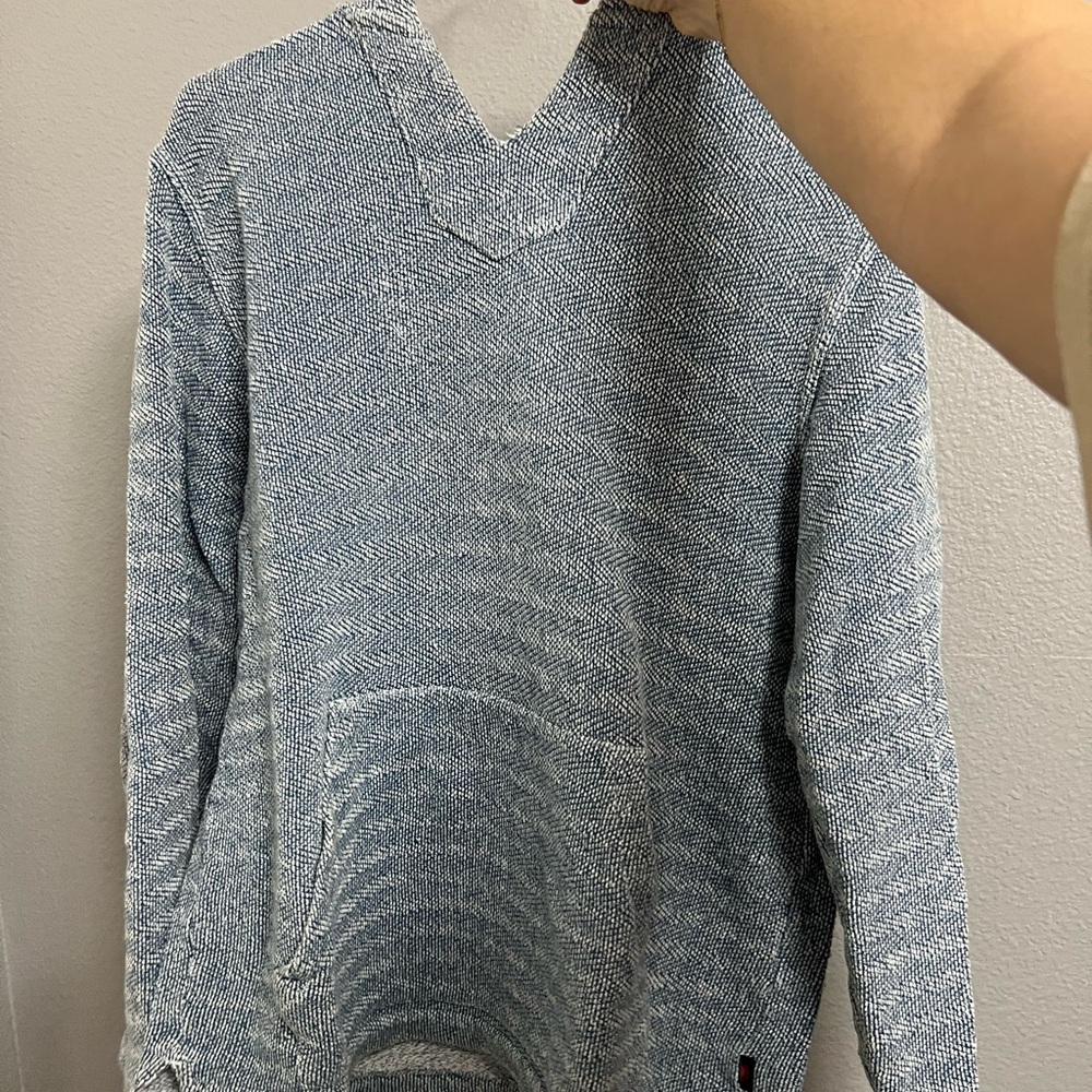Faherty V-Neck Sweater in Blue Herringbone